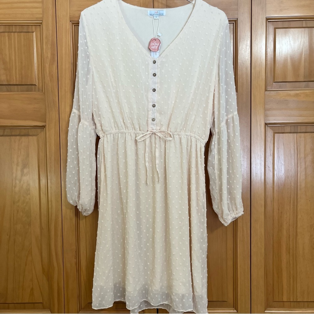 Bailey’s Blossoms Cream Long Sleeve Dress Size Medium NWT
